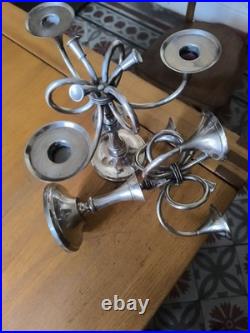 Ercuis paire de chandelier modèle Cheverny métal argenté décor au cors de chasse