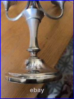 Ercuis paire de chandelier modèle Cheverny métal argenté décor au cors de chasse