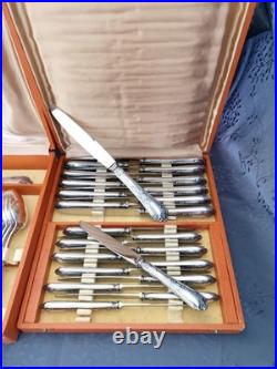 Grande Ménagère Liberty en métal argenté avec couteaux 61 pièces modèle Louis XV