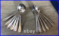Lot 12 cuilléres MOKA Métal Argenté Christofle Modèle filet ruban Lot 12 cuilléres MOKA Métal Argenté Christofle Modèle filet ruban