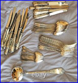 MANULOR Ménagère 61 pièces en métal argenté modèle Régence dont 24 couteaux