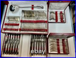 Ménagère 111 couverts de table Cailar Bayard, Métal argenté modèle coquille