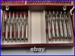 Ménagère 111 couverts de table Cailar Bayard, Métal argenté modèle coquille