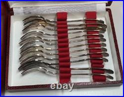 Ménagère 111 couverts de table Cailar Bayard, Métal argenté modèle coquille