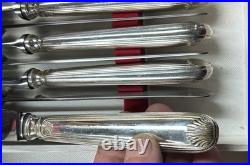 Ménagère 111 couverts de table Cailar Bayard, Métal argenté modèle coquille