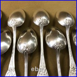 Ménagère 12 couverts de table BOULENGER modèle FILETS ET RUBANS métal argenté Ménagère 12 couverts de table BOULENGER modèle FILETS ET RUBANS métal argenté