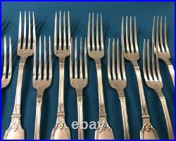 Ménagère 24 couverts RAVINET & Cie métal argenté Modèle RUBANS ACANTHE table