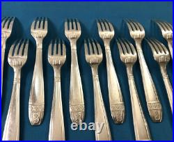 Ménagère 37 couverts ART DECO métal argenté Modèle GRAND PRIX DE MONACO cuillère