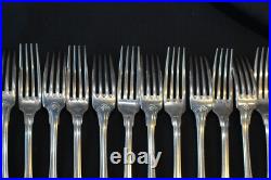 Ménagère Christofle en métal argenté modèle coquille Ménagère Christofle en métal argenté modèle coquille