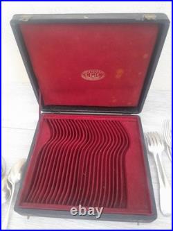 Ménagère Christofle model Uniplat spécial 24 pièces Coffret cuir XIXe Argenté 72