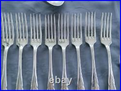 Ménagère en métal argenté modèle filet très bon état