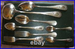 Ménagère pour 6 personnes Coffret 20 pièces métal argenté Modèle à médaillon