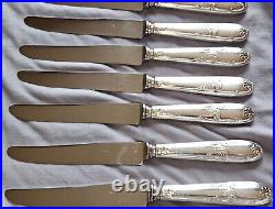 Orfèvrerie EB 12 couteaux de table modèle feuillagé métal argenté & lames inox