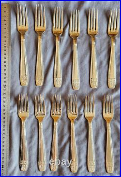 POT 12 fourchettes de table en métal argenté modèle art déco Grand Prix