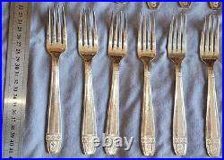 POT 12 fourchettes de table en métal argenté modèle art déco Grand Prix