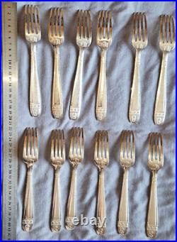 POT 12 fourchettes de table en métal argenté modèle art déco Grand Prix