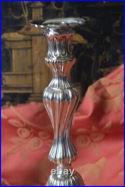 Paire de flambeaux Au modèle du roi metal argenté style Louis XV, Christofle