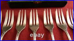 Service de 12 fourchettes à dessert en métal argenté Christofle modèle Marly