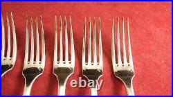 Service de 9 fourchettes de table en métal argenté Christofle modèle Cluny