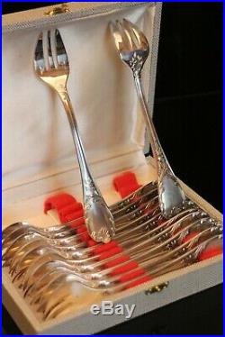 Suite de 12 fourchettes à huître en métal argenté signé Christofle modèle Marly