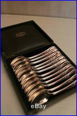 Suite de 12 petites cuillères en métal argenté signé CHRISTOFLE modèle Marly