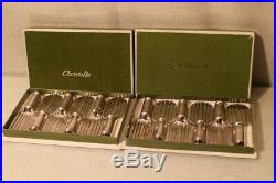 Suite de 12 porte-couteaux en métal argenté signé CHRISTOFLE modèle raquette
